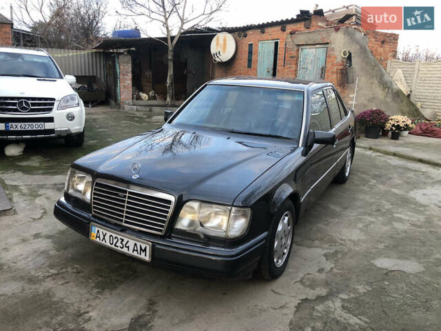 Черный Мерседес Е-Класс, объемом двигателя 2.2 л и пробегом 315 тыс. км за 3500 $, фото 1 на Automoto.ua