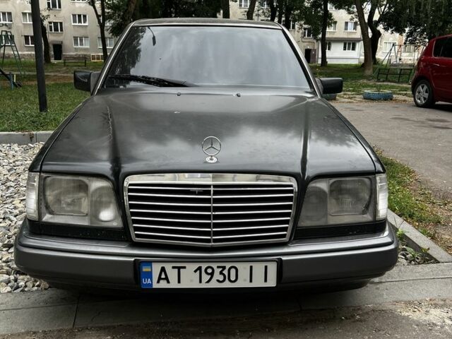 Чорний Мерседес Е-Клас, об'ємом двигуна 2 л та пробігом 325 тис. км за 1700 $, фото 2 на Automoto.ua