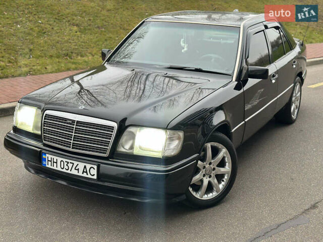 Черный Мерседес Е-Класс, объемом двигателя 2.8 л и пробегом 358 тыс. км за 4500 $, фото 1 на Automoto.ua