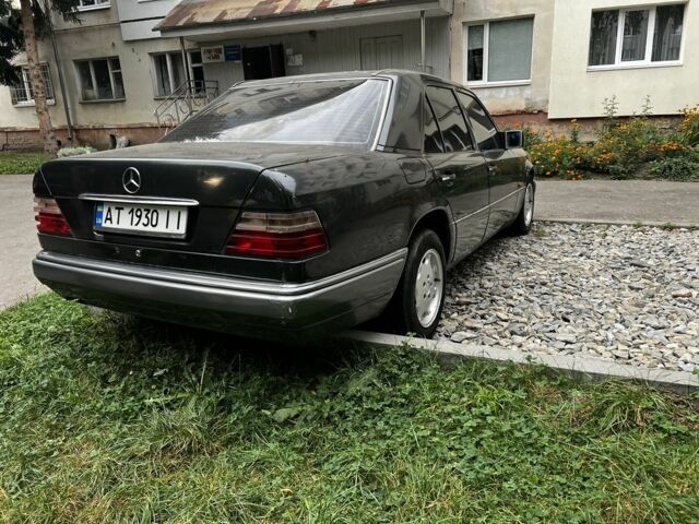 Чорний Мерседес Е-Клас, об'ємом двигуна 2 л та пробігом 325 тис. км за 1700 $, фото 5 на Automoto.ua