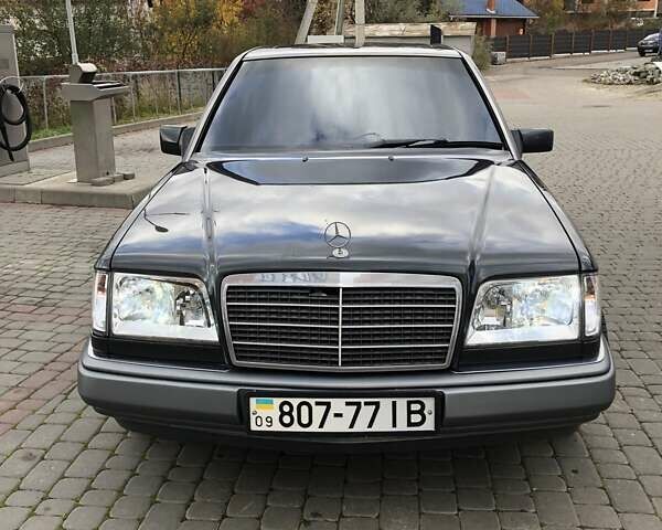 Черный Мерседес Е-Класс, объемом двигателя 2.2 л и пробегом 430 тыс. км за 3450 $, фото 8 на Automoto.ua