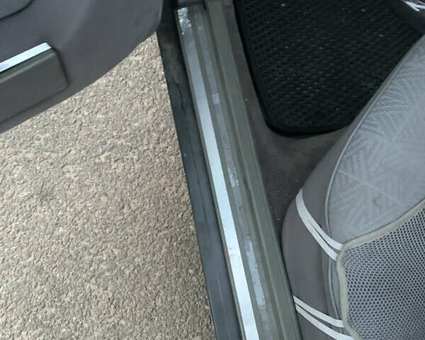 Черный Мерседес Е-Класс, объемом двигателя 2.2 л и пробегом 630 тыс. км за 2700 $, фото 7 на Automoto.ua