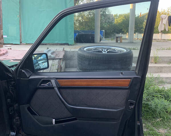 Чорний Мерседес Е-Клас, об'ємом двигуна 2.8 л та пробігом 404 тис. км за 2300 $, фото 8 на Automoto.ua