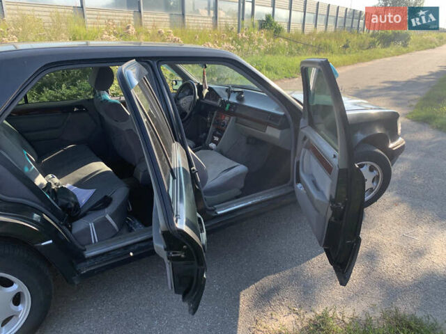 Чорний Мерседес Е-Клас, об'ємом двигуна 2.2 л та пробігом 619 тис. км за 4000 $, фото 9 на Automoto.ua