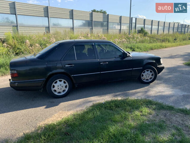 Чорний Мерседес Е-Клас, об'ємом двигуна 2.2 л та пробігом 619 тис. км за 4000 $, фото 6 на Automoto.ua