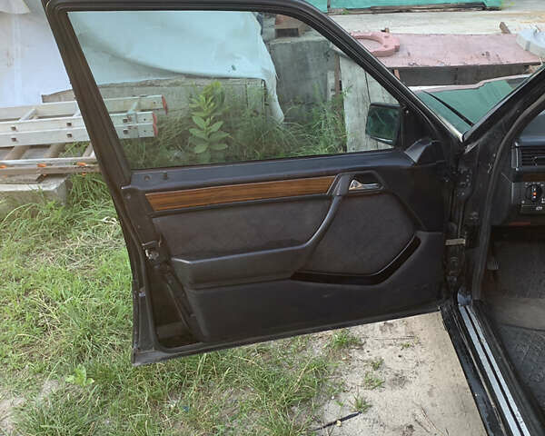 Чорний Мерседес Е-Клас, об'ємом двигуна 2.8 л та пробігом 404 тис. км за 2300 $, фото 6 на Automoto.ua