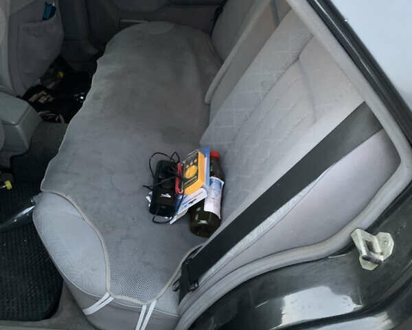 Черный Мерседес Е-Класс, объемом двигателя 2.2 л и пробегом 630 тыс. км за 2700 $, фото 8 на Automoto.ua