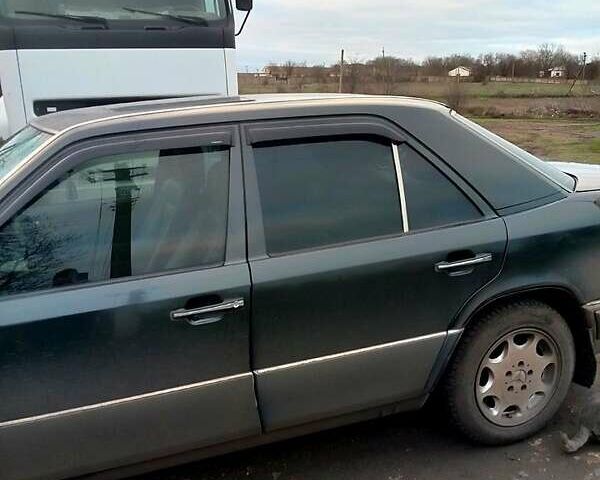 Чорний Мерседес Е-Клас, об'ємом двигуна 2.5 л та пробігом 360 тис. км за 2500 $, фото 4 на Automoto.ua