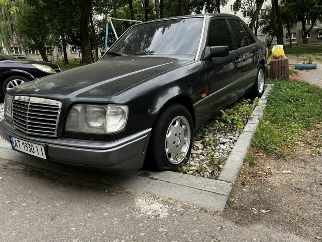Чорний Мерседес Е-Клас, об'ємом двигуна 2 л та пробігом 325 тис. км за 1700 $, фото 4 на Automoto.ua