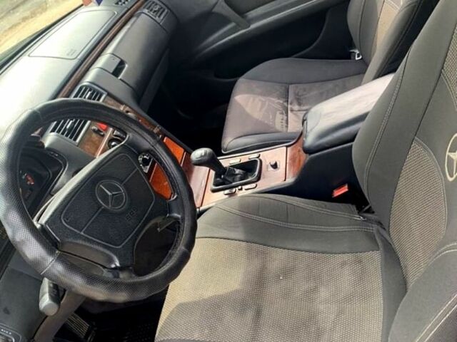 Черный Мерседес Е-Класс, объемом двигателя 2.3 л и пробегом 0 тыс. км за 2299 $, фото 5 на Automoto.ua