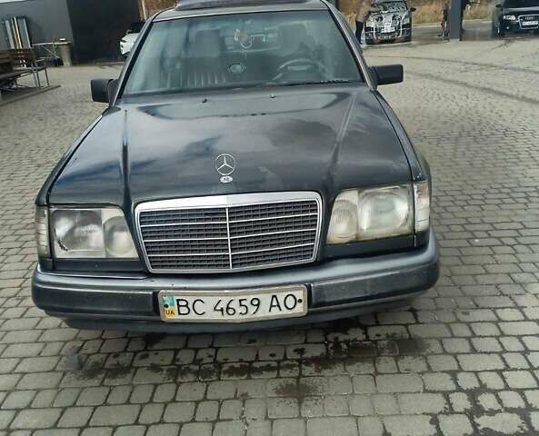 Мерседес Е-Класс 1995 в Самборе на Automoto.ua Черный Мерседес Е-Класс, объемом двигателя 2.5 л и пробегом 450 тыс. км за 2950 $, фото 4 на Automoto.ua