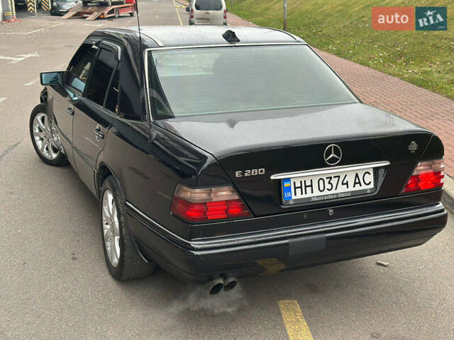 Черный Мерседес Е-Класс, объемом двигателя 2.8 л и пробегом 358 тыс. км за 4500 $, фото 11 на Automoto.ua