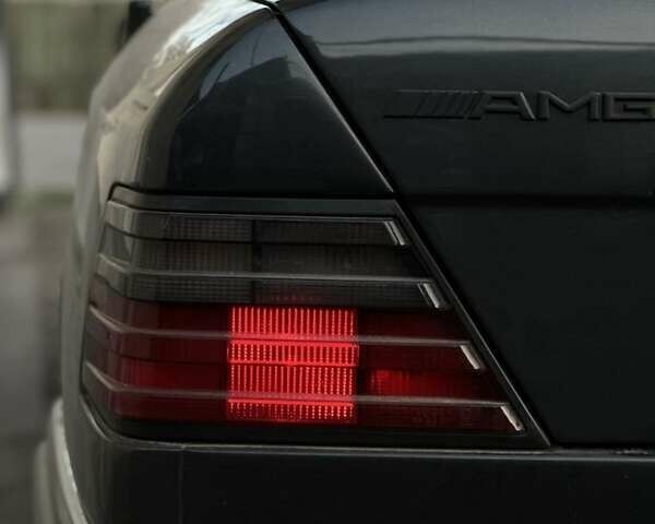 Черный Мерседес Е-Класс, объемом двигателя 2.2 л и пробегом 400 тыс. км за 3300 $, фото 6 на Automoto.ua