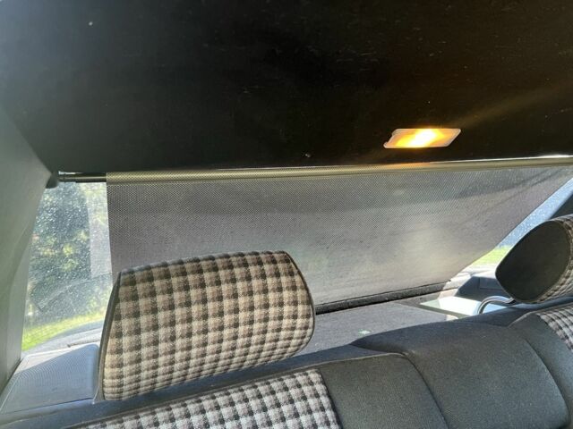 Черный Мерседес Е-Класс, объемом двигателя 2.2 л и пробегом 387 тыс. км за 3700 $, фото 13 на Automoto.ua