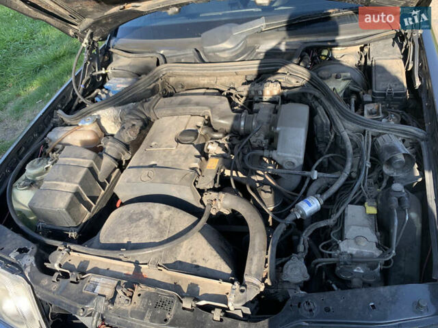 Чорний Мерседес Е-Клас, об'ємом двигуна 2.2 л та пробігом 619 тис. км за 4000 $, фото 17 на Automoto.ua