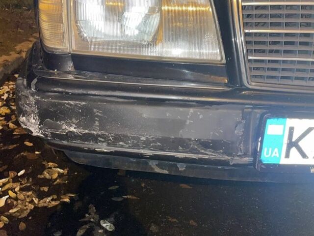 Черный Мерседес Е-Класс, объемом двигателя 2.3 л и пробегом 401 тыс. км за 4000 $, фото 1 на Automoto.ua