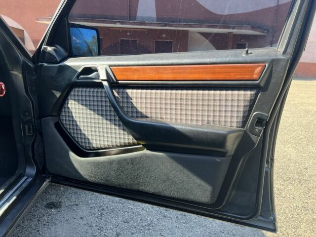 Черный Мерседес Е-Класс, объемом двигателя 2.2 л и пробегом 387 тыс. км за 3700 $, фото 8 на Automoto.ua