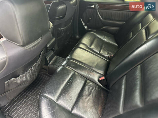 Черный Мерседес Е-Класс, объемом двигателя 2.8 л и пробегом 358 тыс. км за 4500 $, фото 16 на Automoto.ua