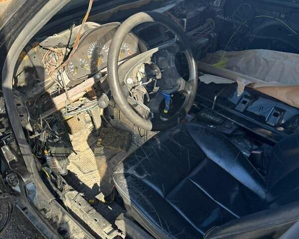 Черный Мерседес Е-Класс, объемом двигателя 3.2 л и пробегом 260 тыс. км за 2900 $, фото 9 на Automoto.ua