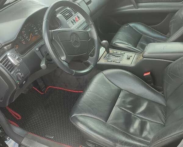 Черный Мерседес Е-Класс, объемом двигателя 3 л и пробегом 430 тыс. км за 3300 $, фото 4 на Automoto.ua