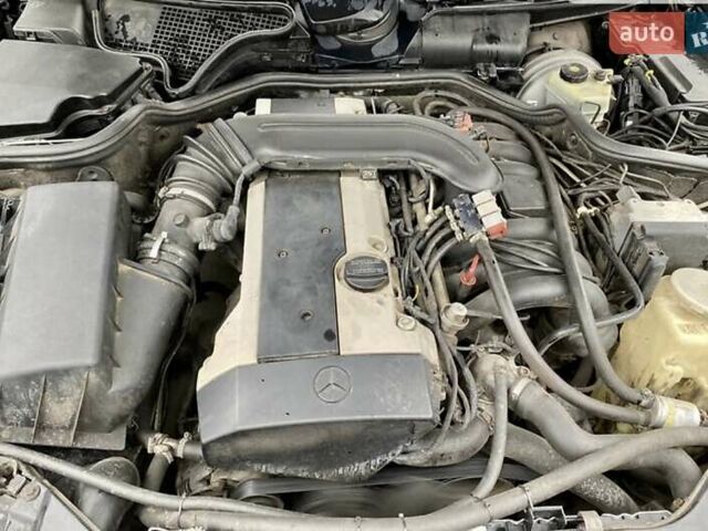 Черный Мерседес Е-Класс, объемом двигателя 2.8 л и пробегом 390 тыс. км за 2950 $, фото 7 на Automoto.ua