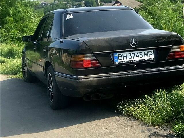 Чорний Мерседес Е-Клас, об'ємом двигуна 3.2 л та пробігом 550 тис. км за 3000 $, фото 3 на Automoto.ua