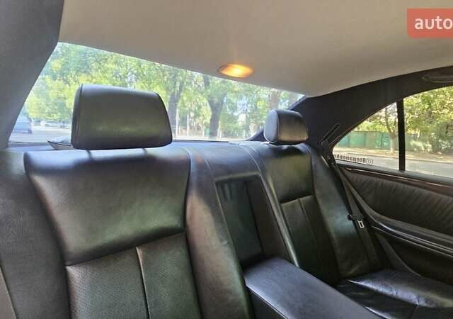 Черный Мерседес Е-Класс, объемом двигателя 2.3 л и пробегом 400 тыс. км за 4400 $, фото 10 на Automoto.ua