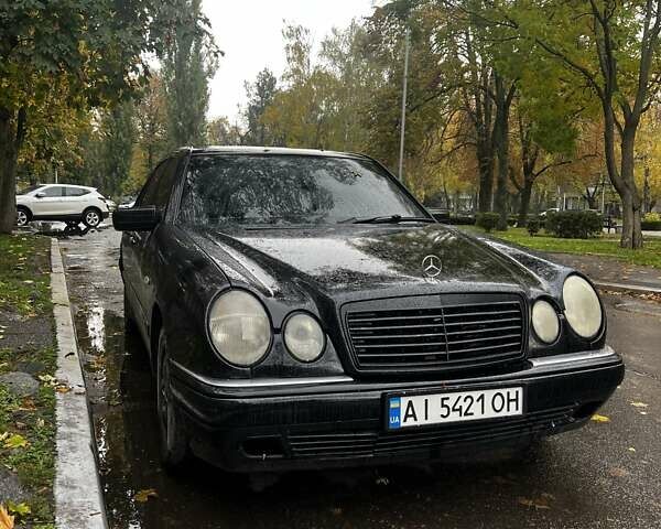 Черный Мерседес Е-Класс, объемом двигателя 2.8 л и пробегом 390 тыс. км за 2950 $, фото 2 на Automoto.ua