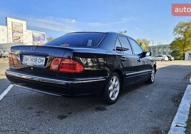 Черный Мерседес Е-Класс, объемом двигателя 2.3 л и пробегом 400 тыс. км за 4400 $, фото 4 на Automoto.ua