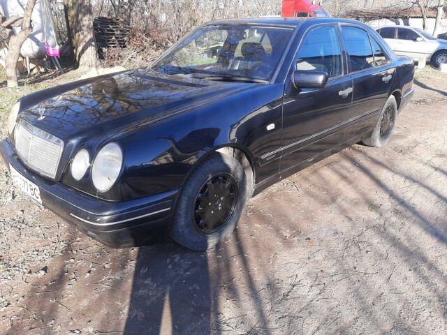 Черный Мерседес Е-Класс, объемом двигателя 0 л и пробегом 280 тыс. км за 1600 $, фото 6 на Automoto.ua