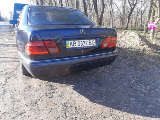 Черный Мерседес Е-Класс, объемом двигателя 0 л и пробегом 280 тыс. км за 1600 $, фото 2 на Automoto.ua