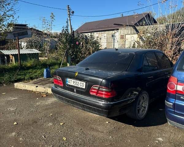 Черный Мерседес Е-Класс, объемом двигателя 3.2 л и пробегом 260 тыс. км за 2900 $, фото 10 на Automoto.ua