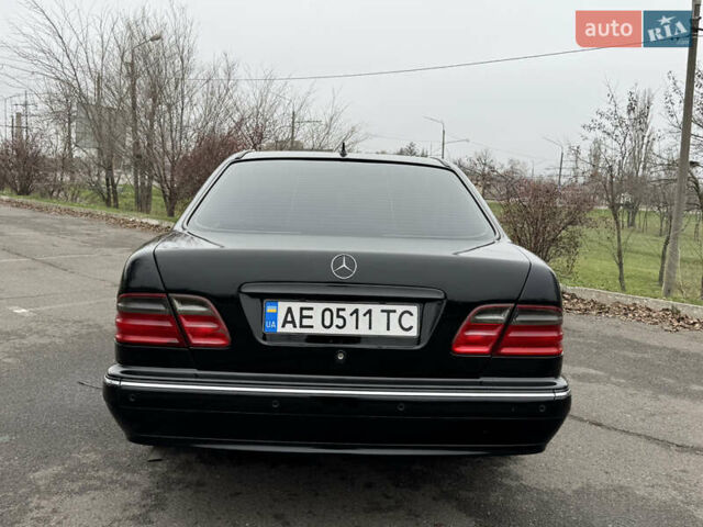 Черный Мерседес Е-Класс, объемом двигателя 2.3 л и пробегом 350 тыс. км за 2700 $, фото 6 на Automoto.ua