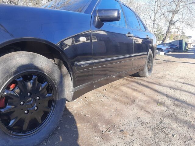 Черный Мерседес Е-Класс, объемом двигателя 0 л и пробегом 280 тыс. км за 1600 $, фото 5 на Automoto.ua