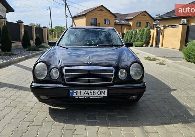 Черный Мерседес Е-Класс, объемом двигателя 2.3 л и пробегом 399 тыс. км за 5000 $, фото 6 на Automoto.ua