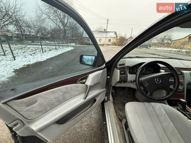 Чорний Мерседес Е-Клас, об'ємом двигуна 2 л та пробігом 300 тис. км за 2600 $, фото 9 на Automoto.ua