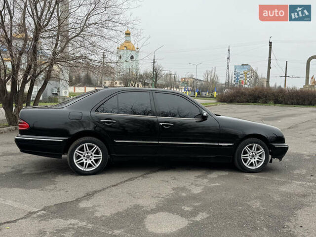 Черный Мерседес Е-Класс, объемом двигателя 2.3 л и пробегом 350 тыс. км за 2700 $, фото 3 на Automoto.ua