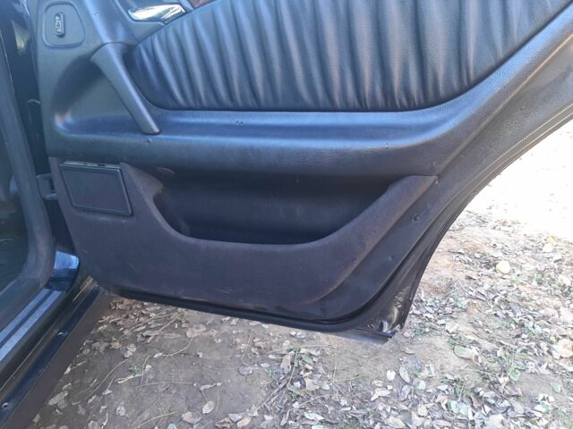 Черный Мерседес Е-Класс, объемом двигателя 0 л и пробегом 280 тыс. км за 1600 $, фото 12 на Automoto.ua