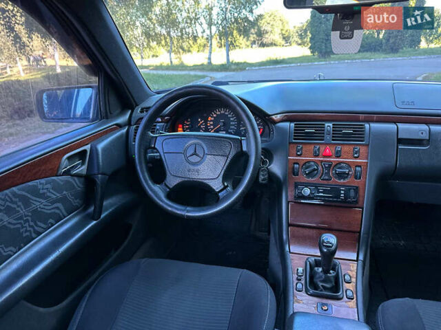 Черный Мерседес Е-Класс, объемом двигателя 2 л и пробегом 390 тыс. км за 2999 $, фото 33 на Automoto.ua
