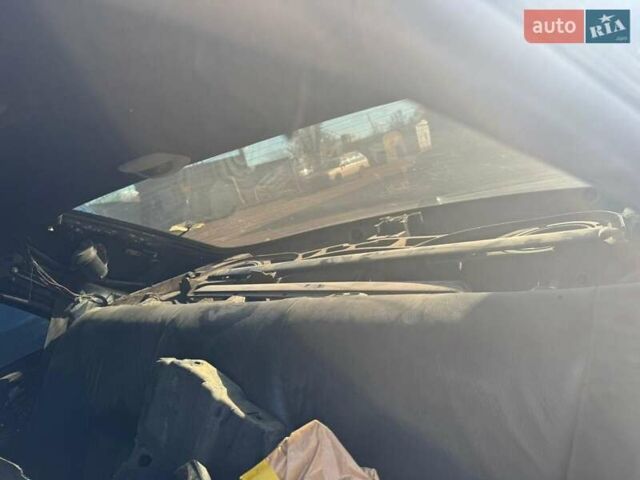 Черный Мерседес Е-Класс, объемом двигателя 3.2 л и пробегом 260 тыс. км за 2900 $, фото 8 на Automoto.ua