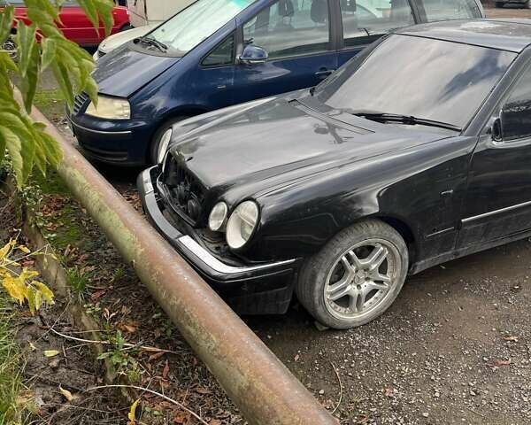 Черный Мерседес Е-Класс, объемом двигателя 3.2 л и пробегом 260 тыс. км за 2900 $, фото 15 на Automoto.ua