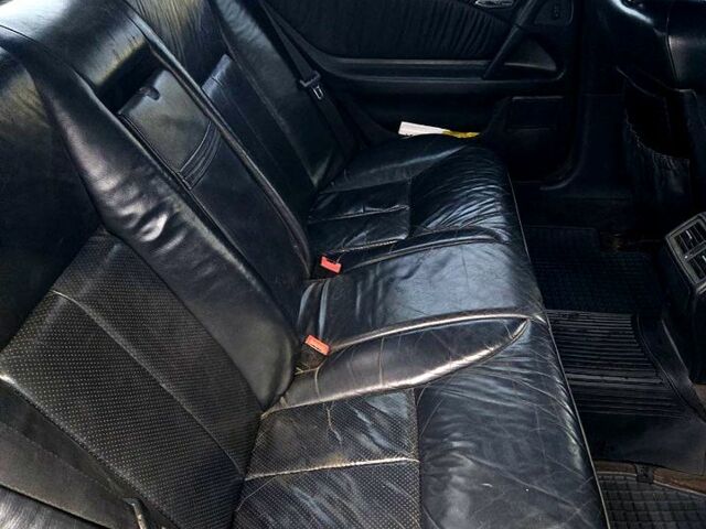 Черный Мерседес Е-Класс, объемом двигателя 2 л и пробегом 488 тыс. км за 3000 $, фото 4 на Automoto.ua