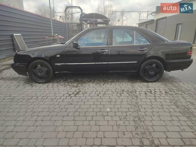 Черный Мерседес Е-Класс, объемом двигателя 3 л и пробегом 430 тыс. км за 3300 $, фото 3 на Automoto.ua