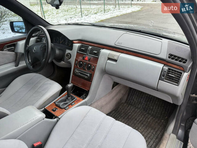 Черный Мерседес Е-Класс, объемом двигателя 2 л и пробегом 300 тыс. км за 2600 $, фото 13 на Automoto.ua