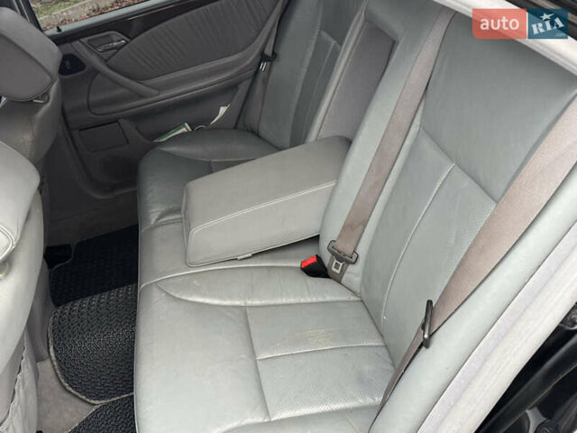 Черный Мерседес Е-Класс, объемом двигателя 2.3 л и пробегом 350 тыс. км за 2700 $, фото 13 на Automoto.ua