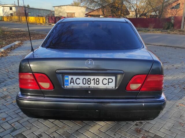 Чорний Мерседес Е-Клас, об'ємом двигуна 2 л та пробігом 270 тис. км за 1900 $, фото 3 на Automoto.ua
