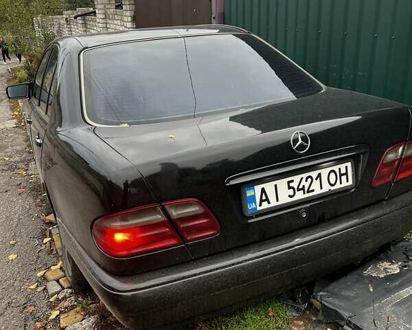 Черный Мерседес Е-Класс, объемом двигателя 2.8 л и пробегом 390 тыс. км за 2950 $, фото 6 на Automoto.ua