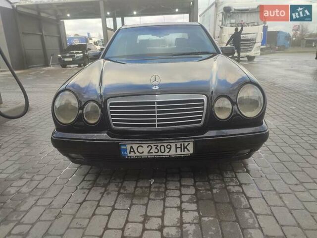 Черный Мерседес Е-Класс, объемом двигателя 3 л и пробегом 430 тыс. км за 3300 $, фото 1 на Automoto.ua