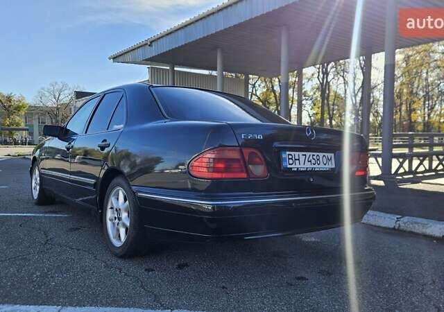 Черный Мерседес Е-Класс, объемом двигателя 2.3 л и пробегом 400 тыс. км за 4400 $, фото 5 на Automoto.ua
