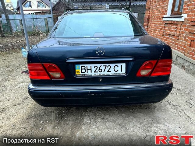 Черный Мерседес Е-Класс, объемом двигателя 2.3 л и пробегом 209 тыс. км за 1650 $, фото 2 на Automoto.ua